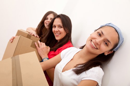 Secure loading of furniture inside a moving van